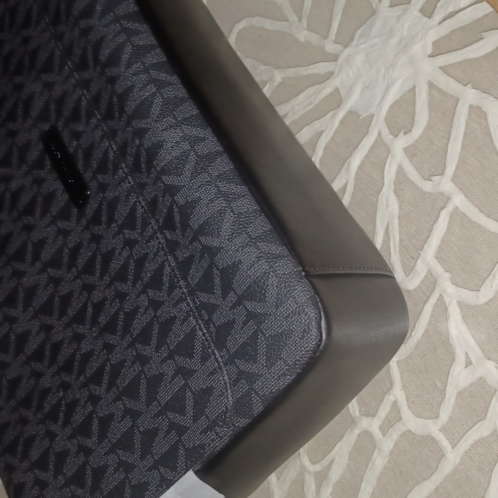 MICHAEL KORS LAPTOPS BAGS ❤️🥰 - Picture 3 of 12
